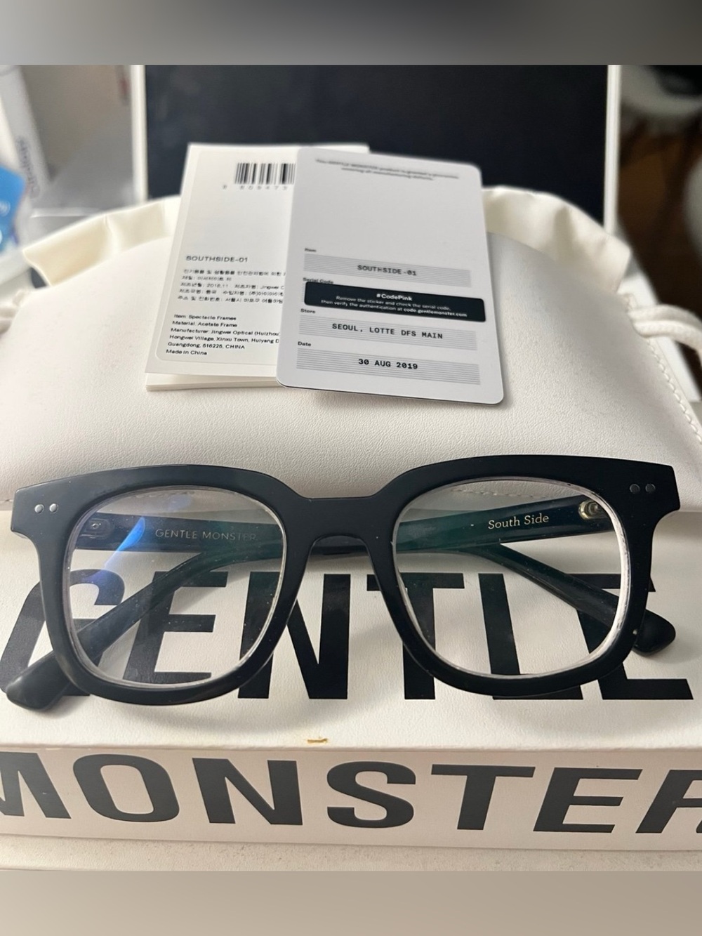 GENTLE MONSTER Black Rounded Square South Side glasses